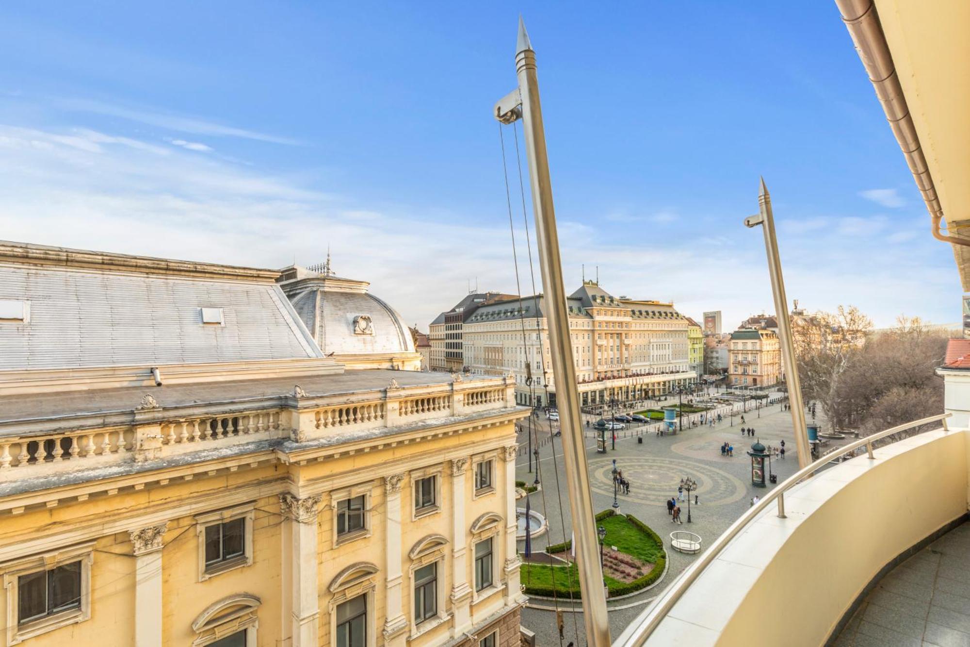 Luxe Living At Old Town Center Apartment Братислава Екстериор снимка