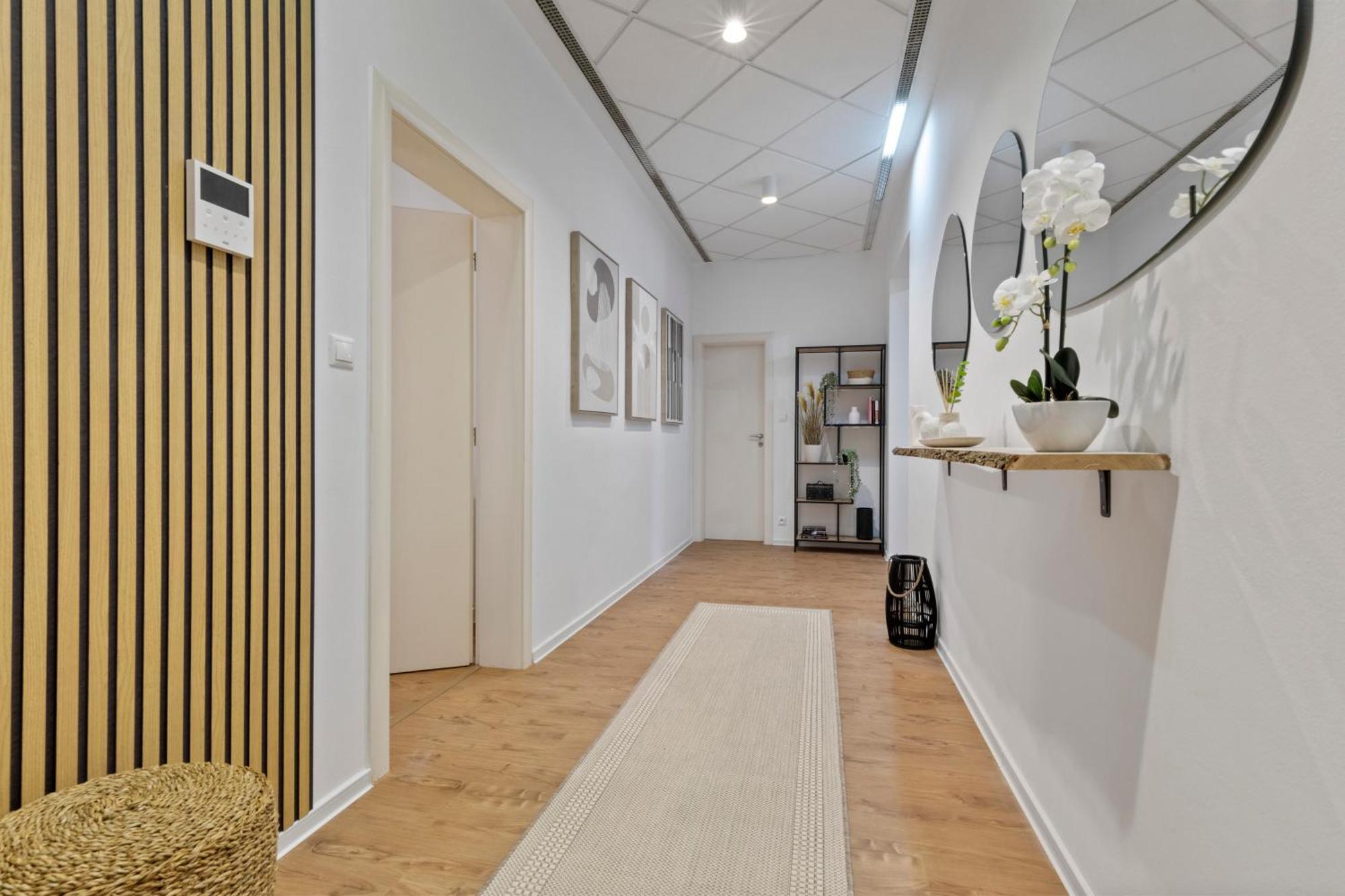 Luxe Living At Old Town Center Apartment Братислава Екстериор снимка