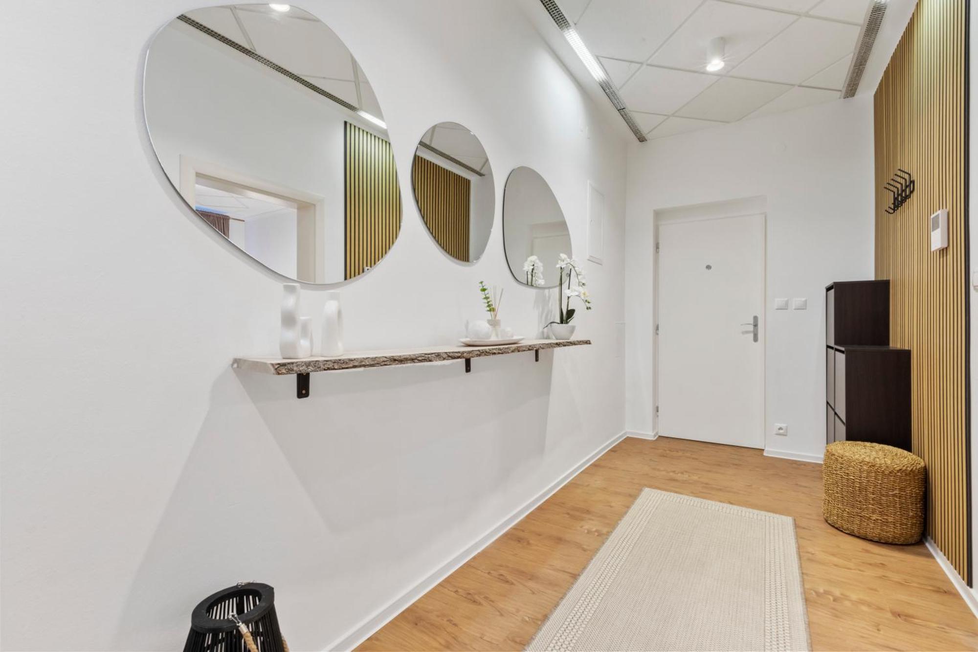 Luxe Living At Old Town Center Apartment Братислава Екстериор снимка
