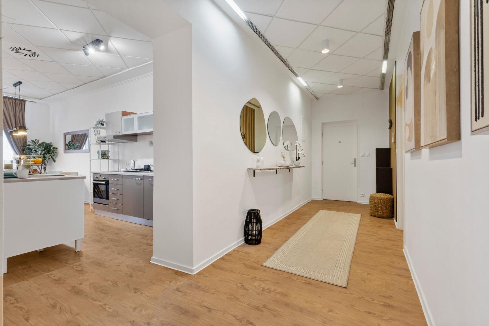 Luxe Living At Old Town Center Apartment Братислава Екстериор снимка