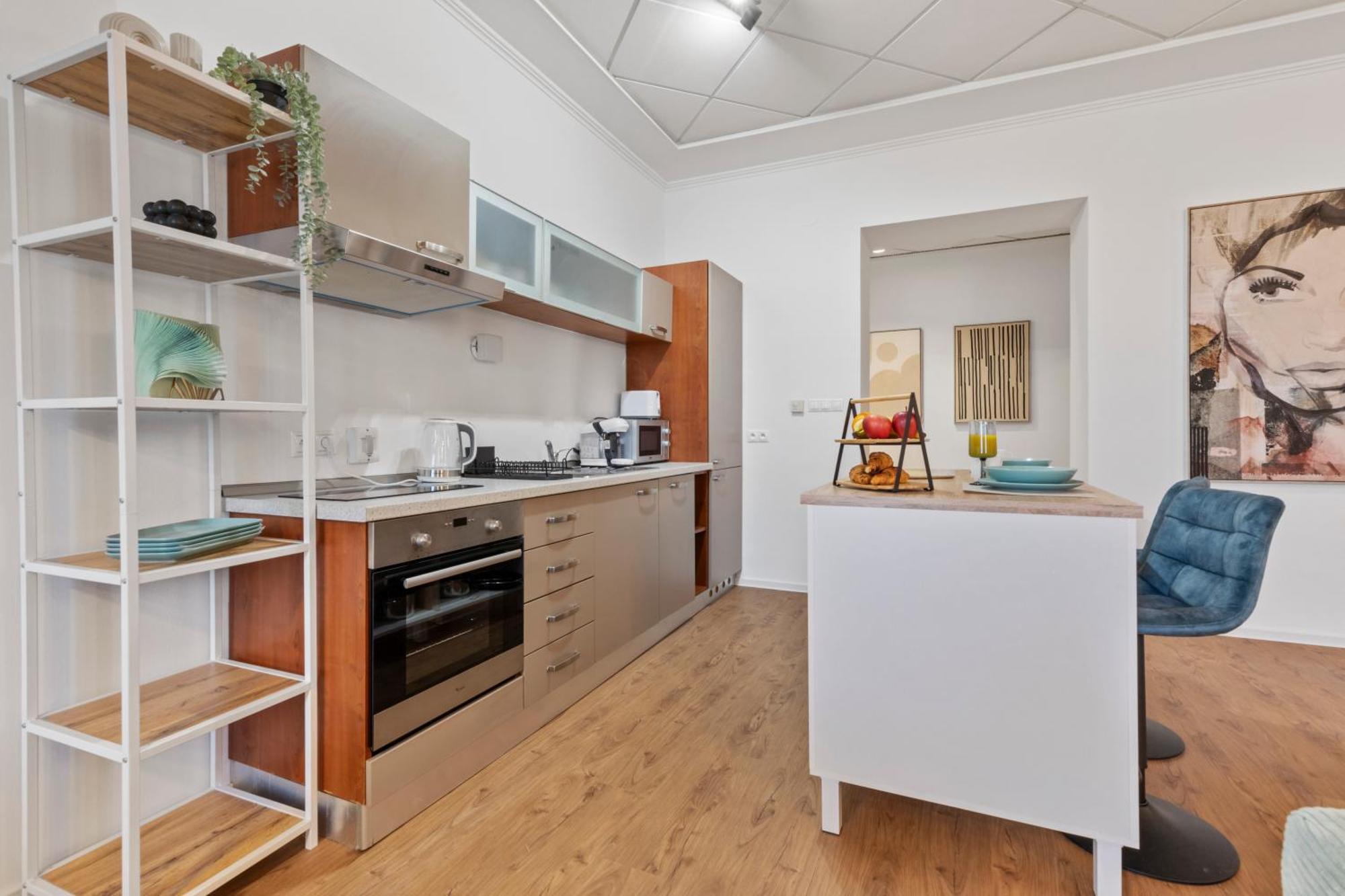 Luxe Living At Old Town Center Apartment Братислава Екстериор снимка
