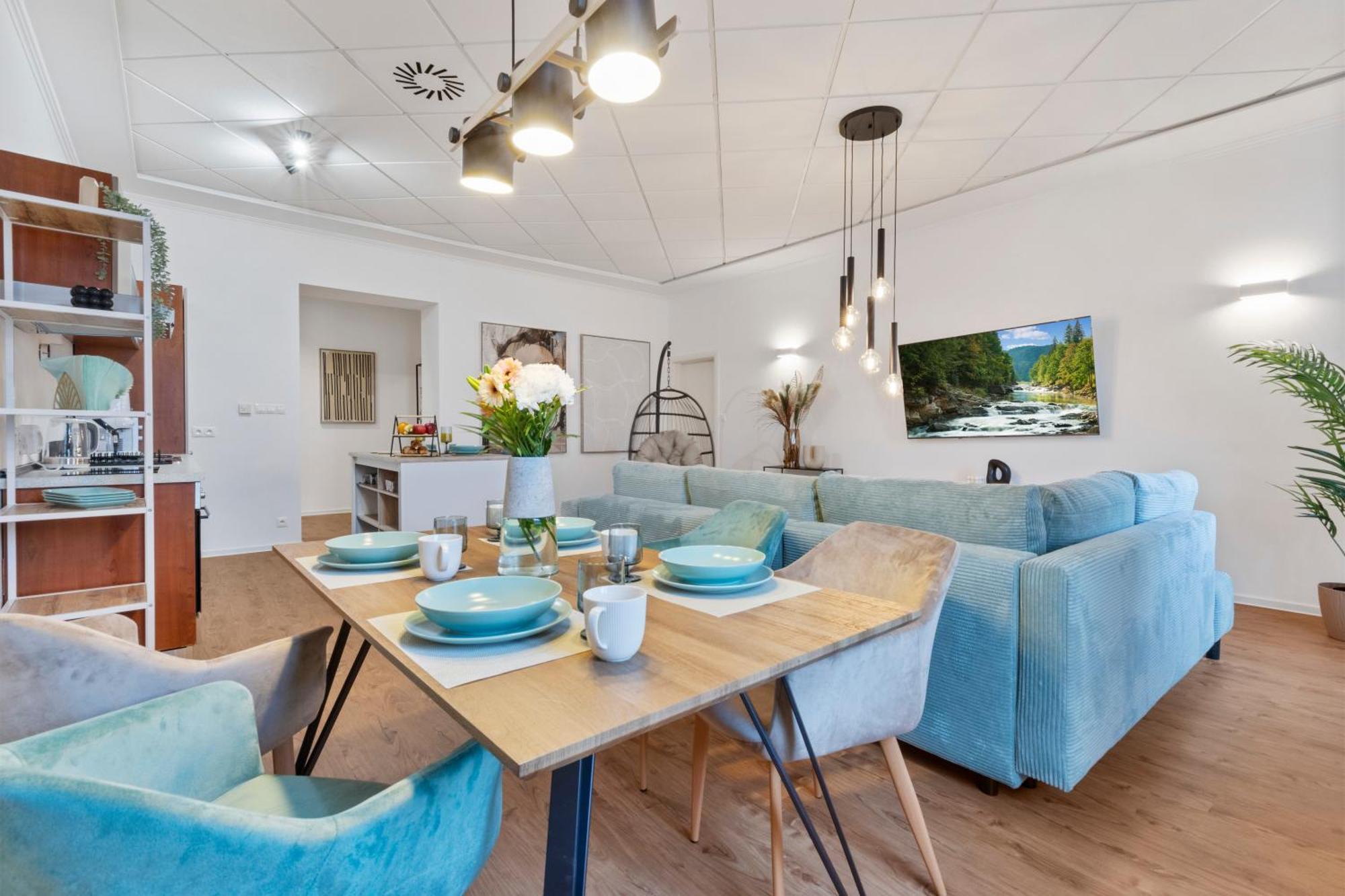 Luxe Living At Old Town Center Apartment Братислава Екстериор снимка